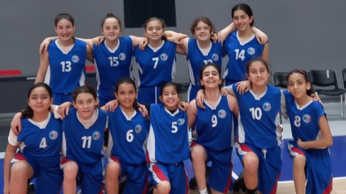 Küçük Kız Basketbol Takımımız İstanbul 3. sü Oldu